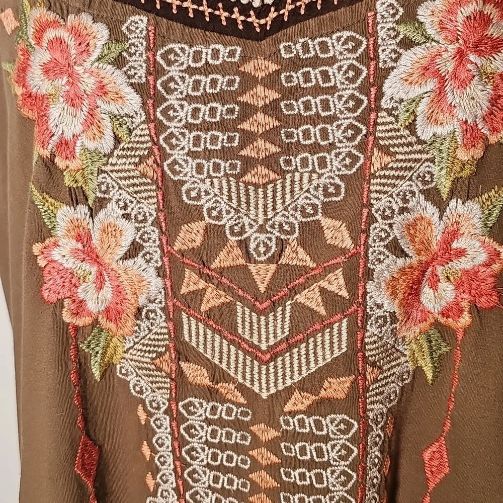 Johnny‎ Was Olive Green  Sleeveless Dress with Floral Embroidery. Size Meduim - Picture 4 of 9